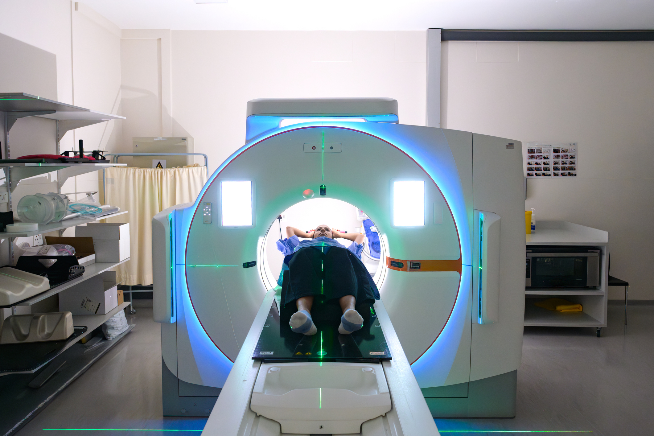 Patient undergoing an MRI scan to evaluate soft tissue and spinal injuries after a car accident for Florida PIP insurance documentation